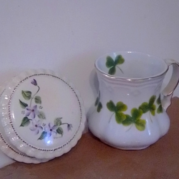 Porcelain cup and trinket box - Picture 2 of 14